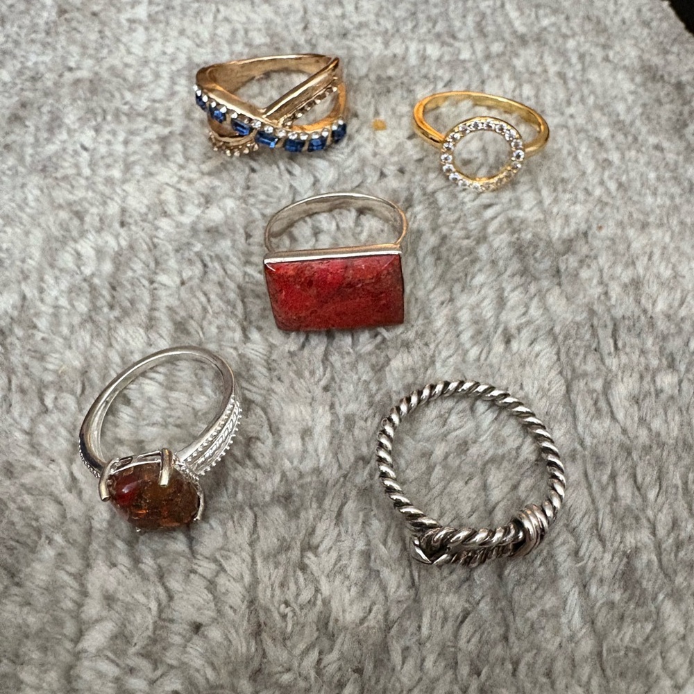 EUC set of 5 rings. Ranging in sizes see photos
